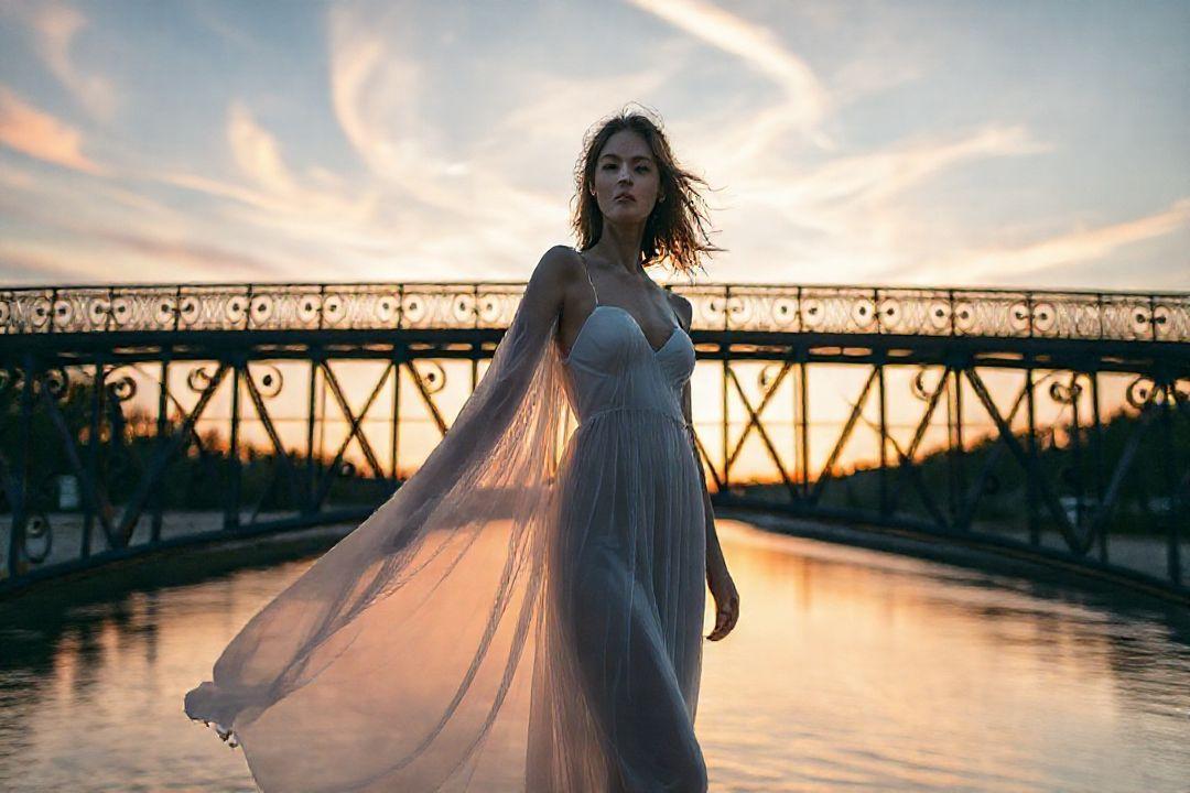  Ольга Цыбульская в голом платье, гуляющая по пляжу
